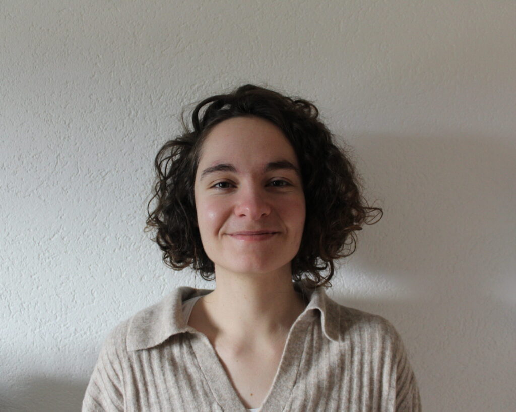A propos - Léonie Oeuvray - Naturopathie - Massages - Biorésonance - Nutrition - Phytothérapie - Ventouses - A domicile - Grandson - Orbe - Concise - Yverdon - ASCA - Séance - Thérapeute